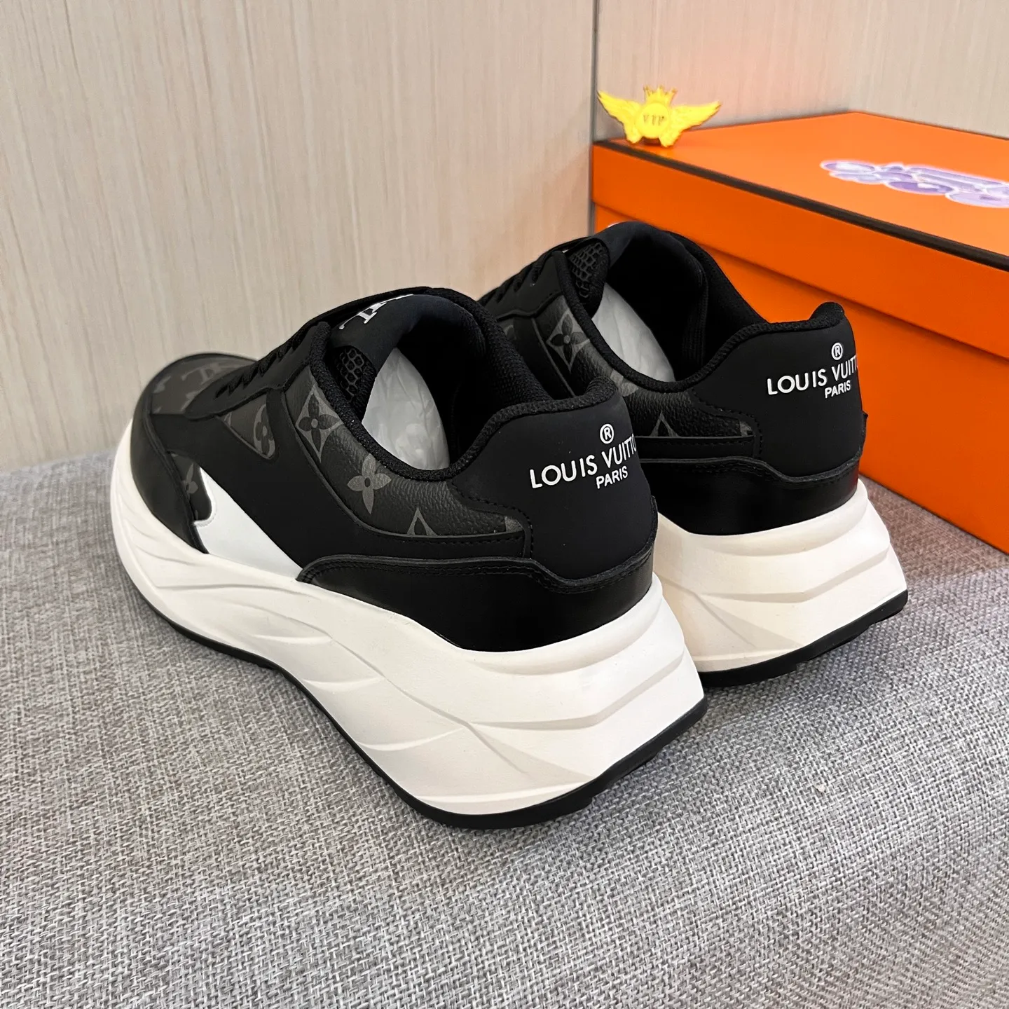 🚘🚘Factory batch 460 men's shoes💰[LV]🔥 Louis Vuitton, high-end men's shoes brand, official website 1:1 latest masterpiece: the upper is made of Italian imported first-layer cowhide with a comfortable and breathable lining➕original non-slip and wear-resistant outsole🔥, making walking more convenient and comfortable! An exclusive new model, a stunning work, a beautiful 1:1 replica [color] compared to the official quality! Create a fashionable personality to set off your uniqueness! A must-have for trendy men! Classic 🔥Size: 38-44 Color: 🔥 2⃣️colors available🔥.